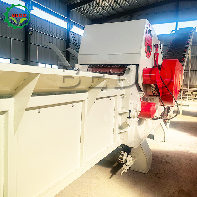 Kendi kendine beslenen 235HP Ahşap Çöpçü Makinesi 700x400mm Giriş Ağır Görevli Çöpçü Endüstriyel Davul Çöpçü