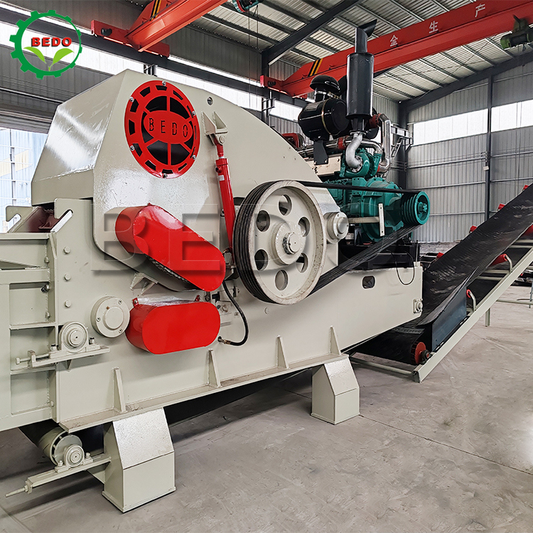 Besleme taşıyıcı 235HP Hidrolik Motor Ahşap Çöpçü Makinesi 700x400mm Giriş Davul Tipi Endüstriyel Çöpçü