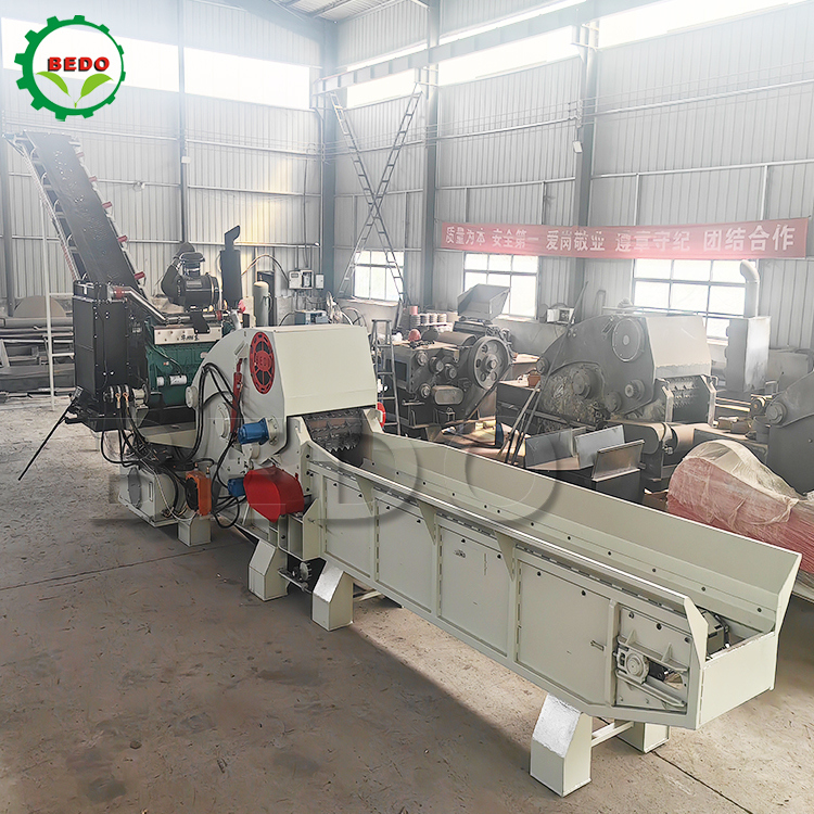 Özelleştirilebilir Hidrolik Motor Besleme Taşıyıcı Ahşap Çöpçü Makinesi CE Sertifikalı Endüstriyel Davul Çöpçü