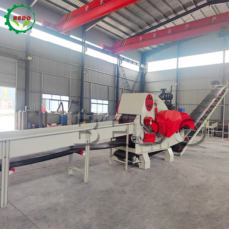 Endonezya Kömür ve Hindistan Cevizi Lifi İşlemesi İçin Dizel Mobil 55HP Hindistan Cevizi Kabuğu Odun Kıyıcı Makinesi