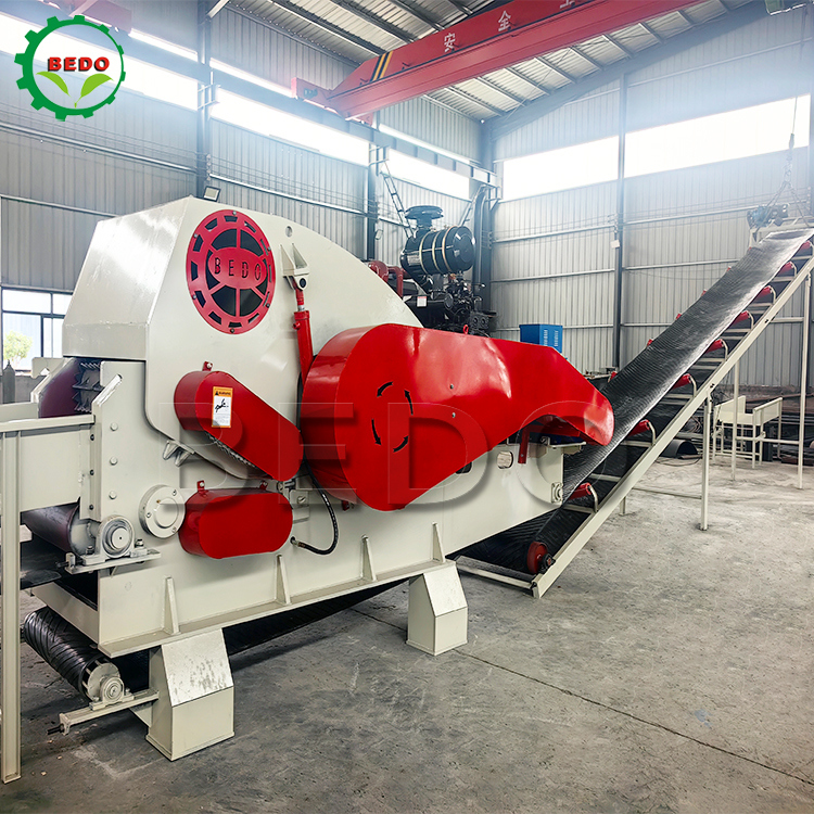 Endonezya Kömür ve Hindistan Cevizi Lifi İşlemesi İçin Dizel Mobil 55HP Hindistan Cevizi Kabuğu Odun Kıyıcı Makinesi