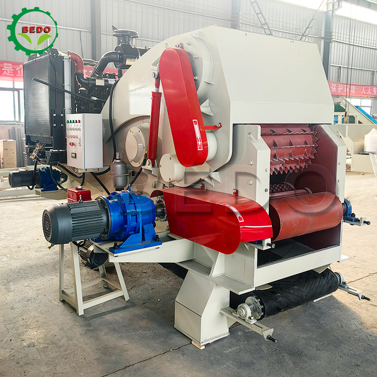 Hidrolik Motor Besleme Konveyörü Dizel Ağaç Öğütme Makinesi CE Sertifikalı Endüstriyel Tambur Tipi Parçalayıcı