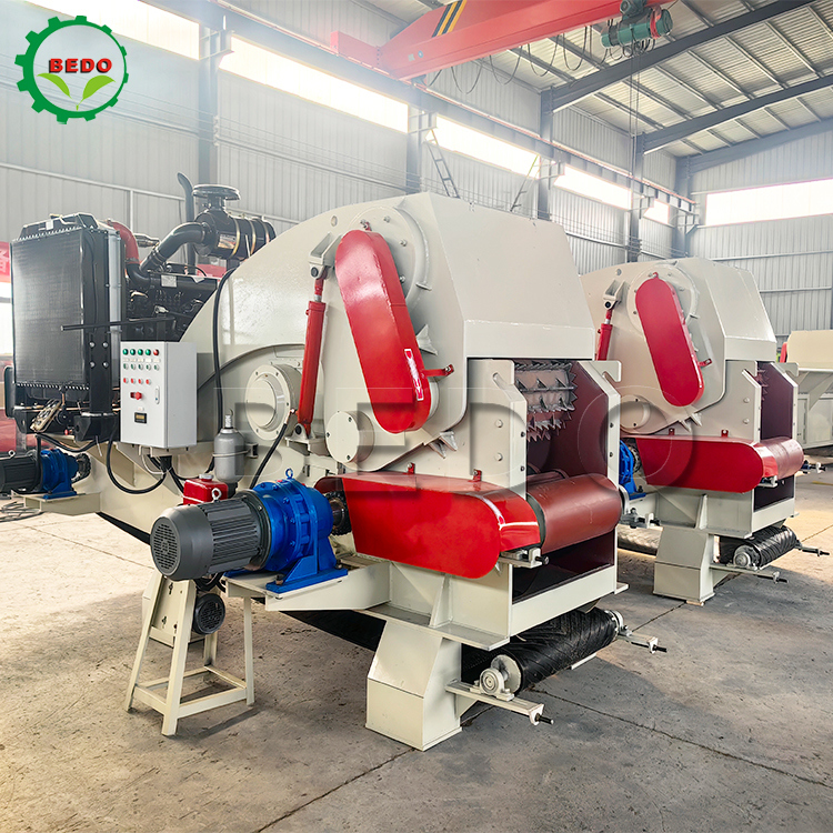 235HP Disk Ağaç Öğütme Makinesi Hızlı Verimli Ağaç Yonga Endüstriyel Ormancılık Parçalayıcı Ekipmanları