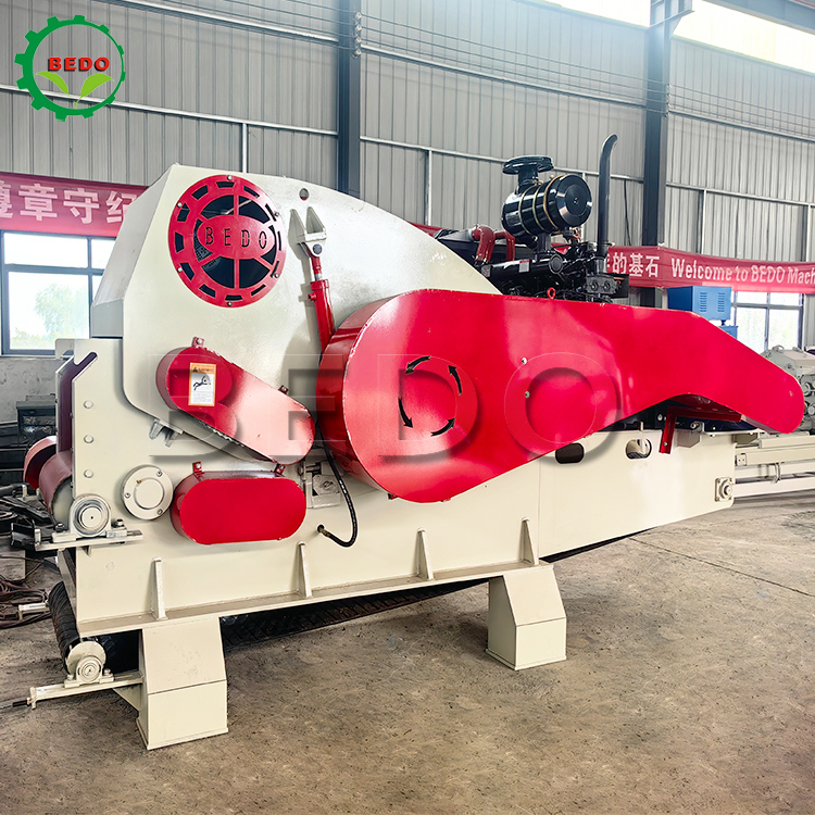 CE Sertifikalı 25-35mm Çip Hidrolik Ağaç Öğütme Makinesi Uzun Besleme Konveyör Endüstriyel Tambur Parçalayıcı