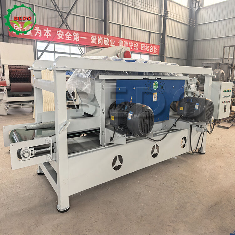 50Hz Alaşımlı Çelik Bıçak Talaş Makinesi 400kg/saat Kapasiteli Ağır Hizmet Ağaç İşleme Ekipmanı