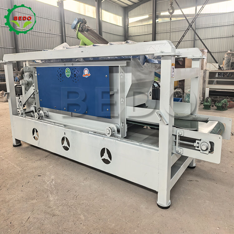 50Hz Alaşımlı Çelik Bıçak Talaş Makinesi 400kg/saat Kapasiteli Ağır Hizmet Ağaç İşleme Ekipmanı