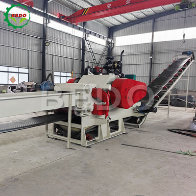 Dizel Motorlu 330HP Ormancılık Ağaç Öğütme Makinesi Endüstriyel Ağır Hizmet Kütük Parçalayıcı