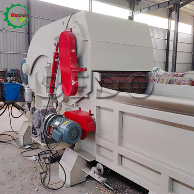 Güçlü dizel motorlu ahşap kırıcı makinesi 3pcs uçan bıçak ve 3KW 4KW boşaltma motor gücü ile